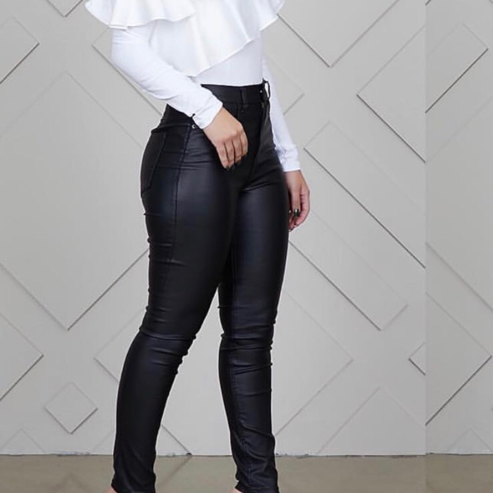 Off Shoulder Ruffled Top - Picture 2 of 2